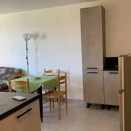 Appt 2 Pieces Avec Piscine Et Parking, A 850m De La - Fr-1-229d-110 Apartment