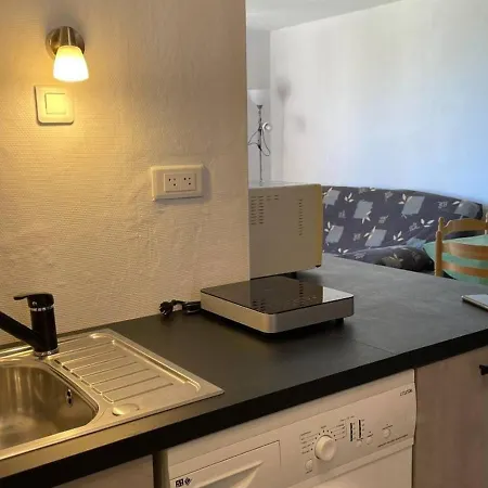 Apartment Appt 2 Pieces Avec Piscine Et Parking, A 850m De La - Fr-1-229d-110 Fleury (Aude)